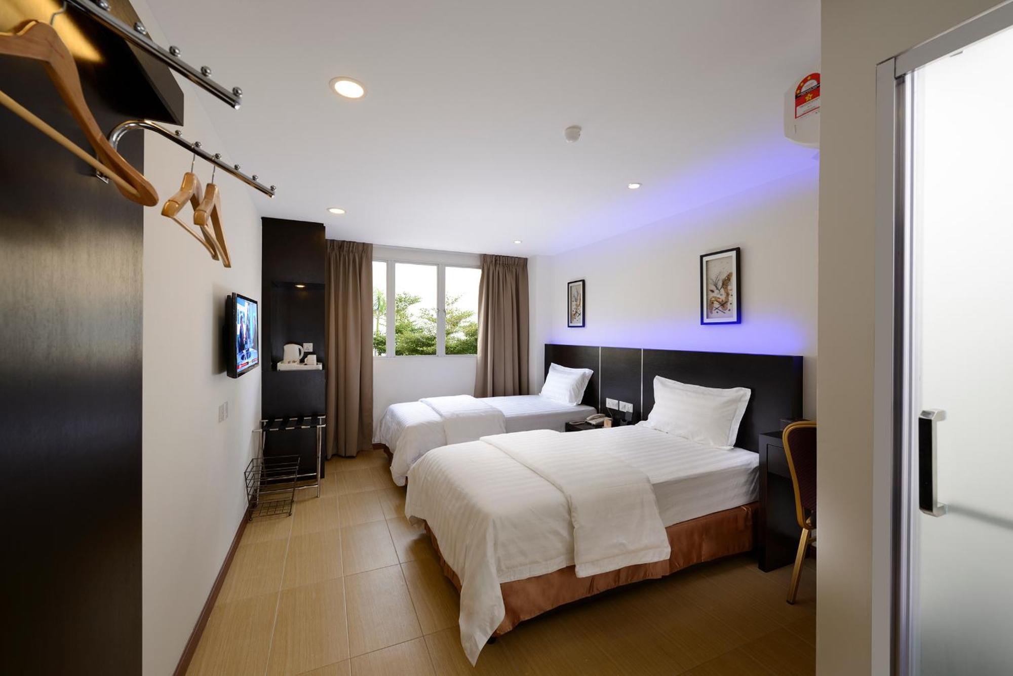 Ernes Hotel Bayu Mutiara Букит-Мертаджам Экстерьер фото