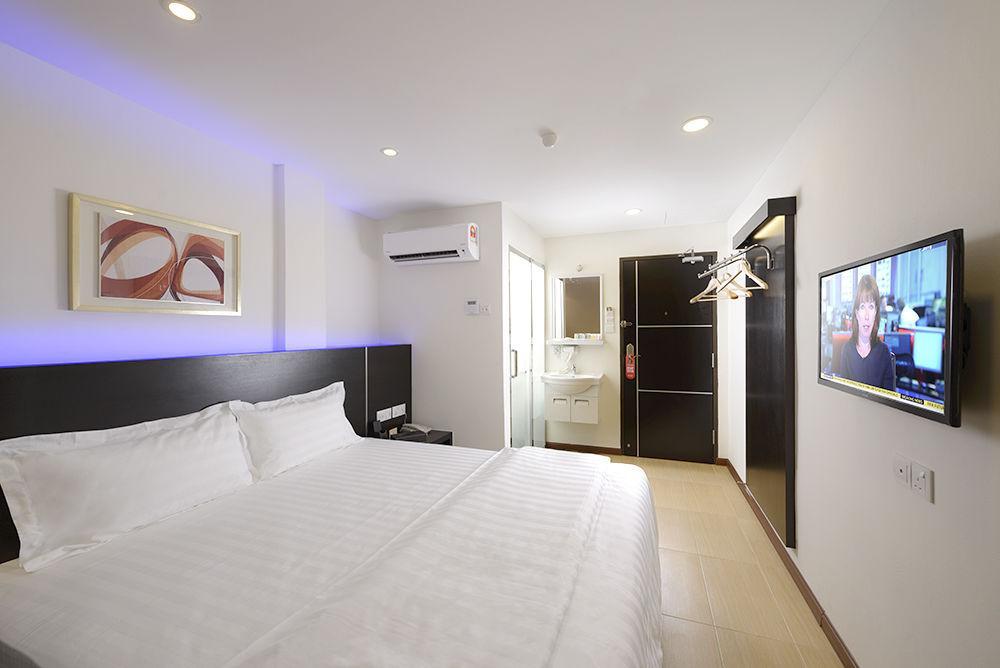 Ernes Hotel Bayu Mutiara Букит-Мертаджам Экстерьер фото