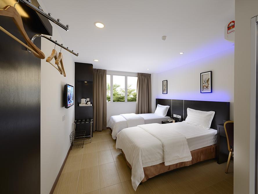 Ernes Hotel Bayu Mutiara Букит-Мертаджам Экстерьер фото