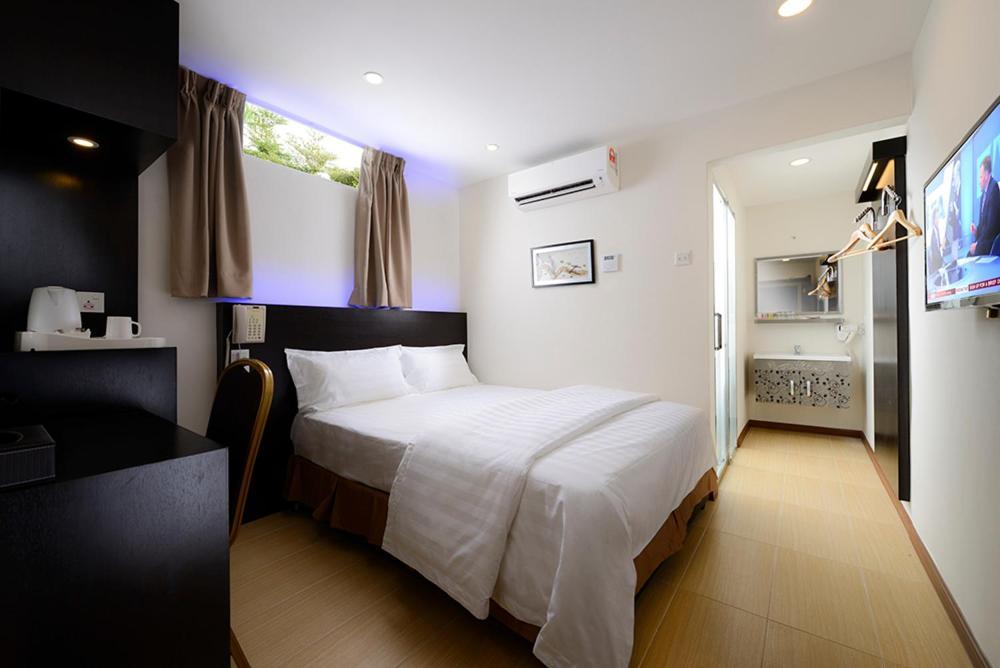 Ernes Hotel Bayu Mutiara Букит-Мертаджам Экстерьер фото