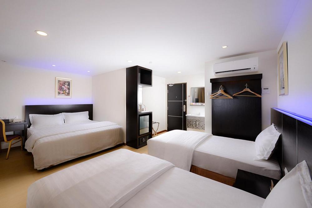 Ernes Hotel Bayu Mutiara Букит-Мертаджам Экстерьер фото